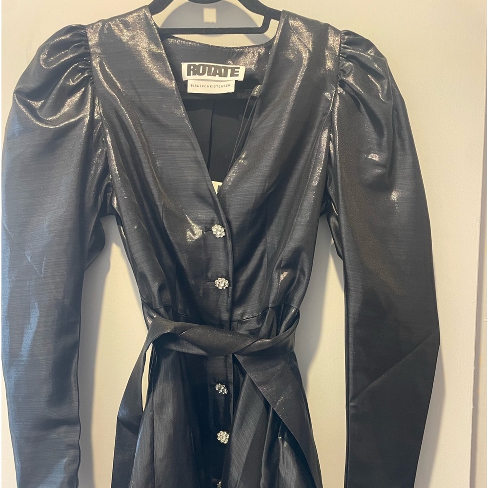 gorgeous shiny black dress for any occasion !